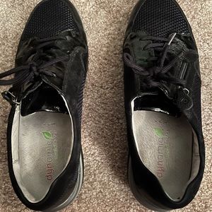 Black sneakers worn one time Size 9